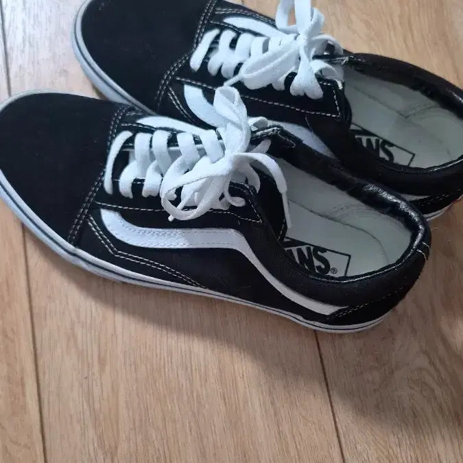 [BUNJANG] Vans Old Skool Black Sneakers Size 245 / 반스 올드스쿨 블랙 스니커즈 245