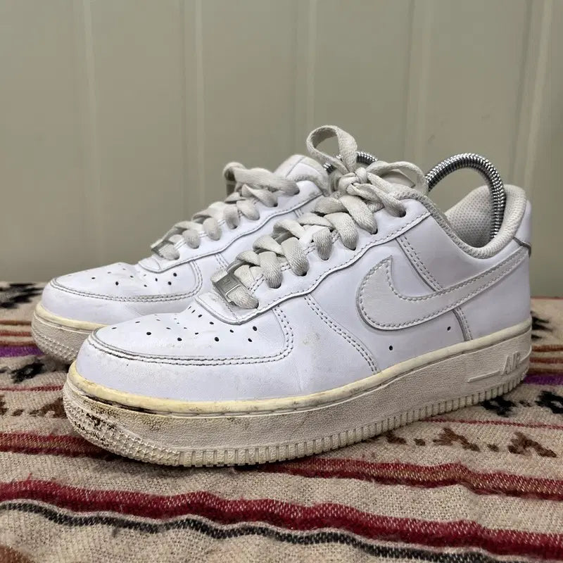 [BUNJANG] Nike Air Force 1 '07 Sneakers 230 / 나이키 에어포스 1 07 스니커즈 운동화 230 X03669
