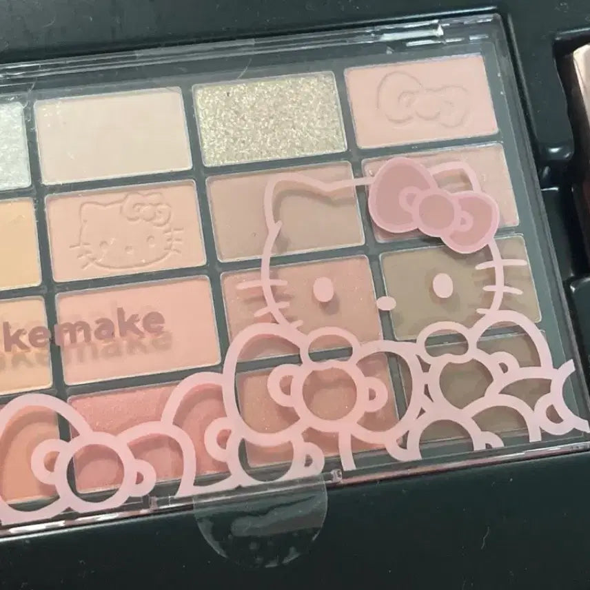 [BUNJANG] WAKEMAKE Hello Kitty Palette + Lip Set (Candy Coral Blurring, Sweet Chat) / 가격 내림 x) 웨이크메이크 헬로키티 팔레트+립 세트 (캔디코랄블러링, 스윗 챗)