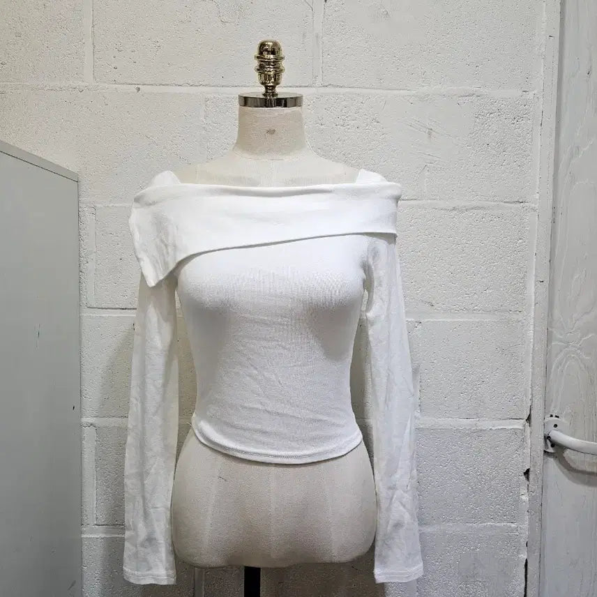 [BUNJANG] Off-the-Shoulder Cropped Long-Sleeve Top - White / 오프숄더 크롭 무지 긴팔- 화이트