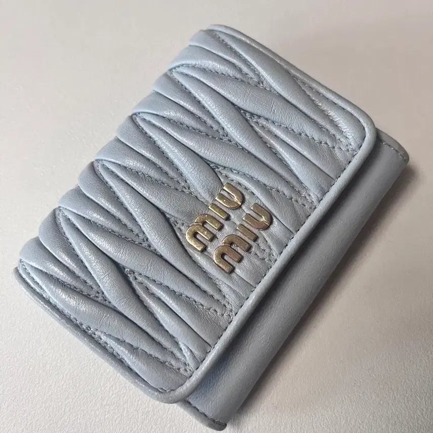 [BUNJANG] Miu Miu Matelassé Wallet Sky Blue / 미우미우 마테라쎄 반지갑 스카이블루 정품