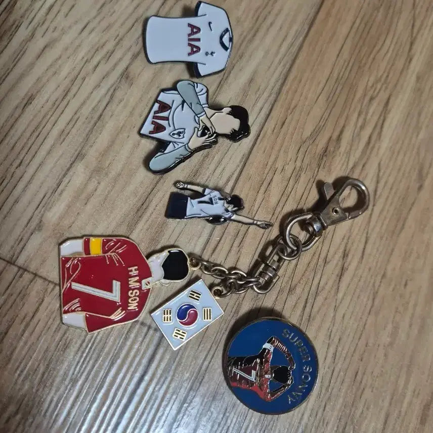 [BUNJANG] Son Heung-min Badge Keychain Bundle / 손흥민 뱃지 키링 일괄판매