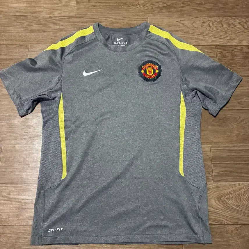 [BUNJANG] Nike Manchester United 2010/2011 Training Top / M) 나이키 맨체스터 유나이티드 10/11 트레이닝 탑