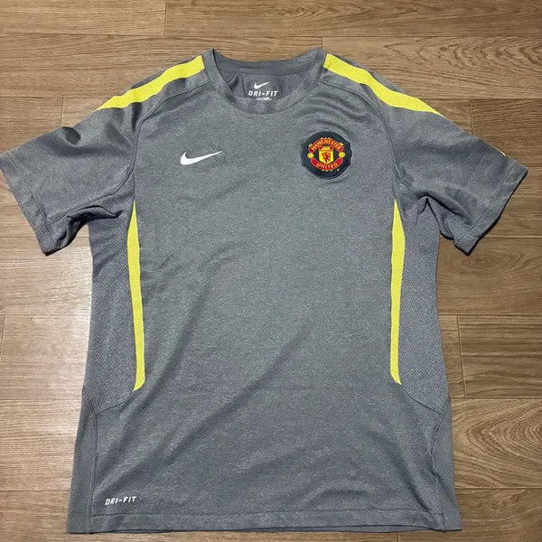 [BUNJANG] Nike Manchester United 2010/2011 Training Top / M) 나이키 맨체스터 유나이티드 10/11 트레이닝 탑