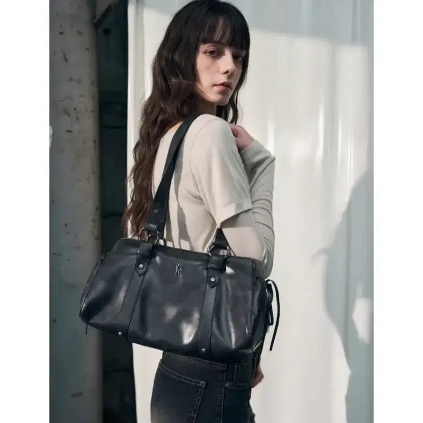 [BUNJANG] Thelory Duffle Leather Shoulder Bag / 레더리 더플 레더 숄더백