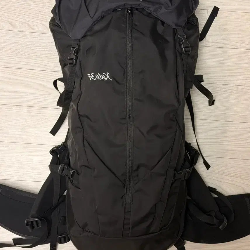[BUNJANG] Arc'teryx Kata 37 Backpack Black / 아크테릭스 Kata 37 블랙 백팩 미품