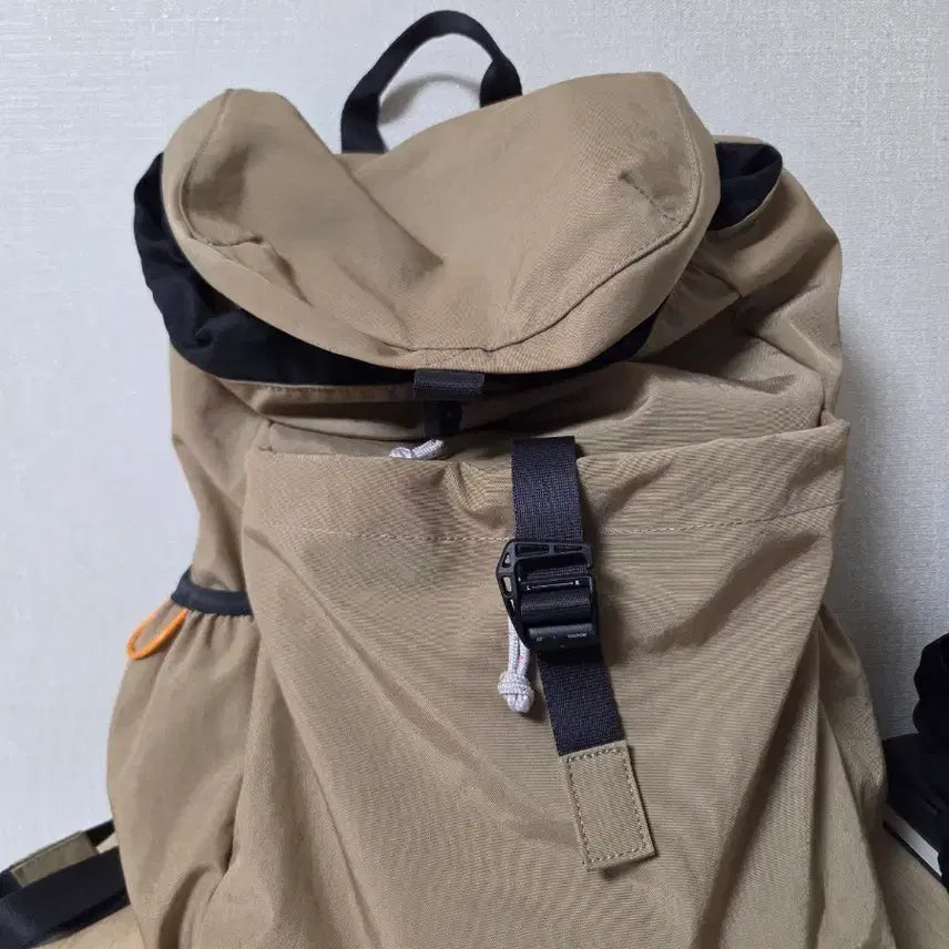 [BUNJANG] 로우로우 String Rucksack Backpack Beige / 로우로우 스트링 럭색 백팩 베이지
