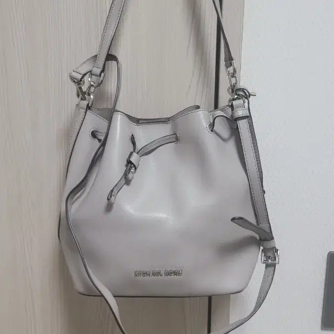 [BUNJANG] Michael Kors Gray Leather Bucket Bag / 마이클코어스 그레이 버킷백