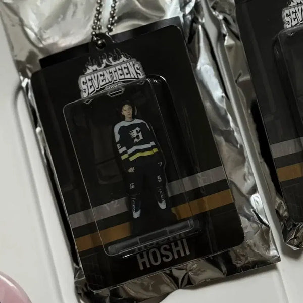 [BUNJANG] SEVENTEEN Home Package Keyring & Sanrio Badge Bundle Set Hoshi / ( 2개 일괄 ) 세븐틴 홈 패키지 키링 + 산리오 뱃지 굿즈 호시 양도