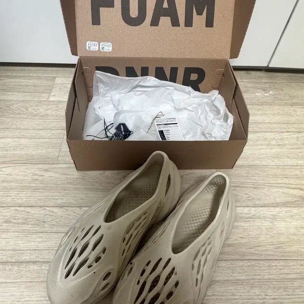 [BUNJANG] Adidas Yeezy Foam Runner Sand / [285] 아디다스 이지 폼 러너 샌드