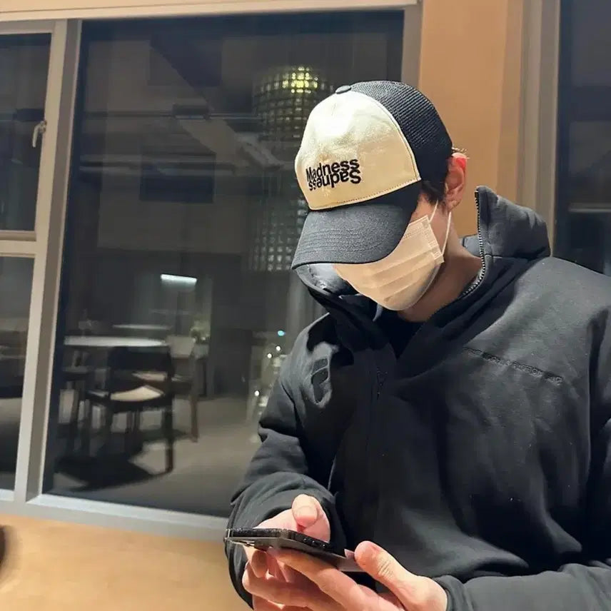 [BUNJANG] Tabber Madness Sadness Cap / Tabber Madness Sadness Cap MD you.will.know 태버굿즈양도 유윌노우공식자수볼캡배색블랙화이트