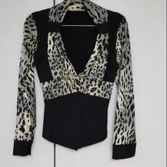 [BUNJANG] Leopard Color Block Blouse / 레오파드 배색 블라우스
