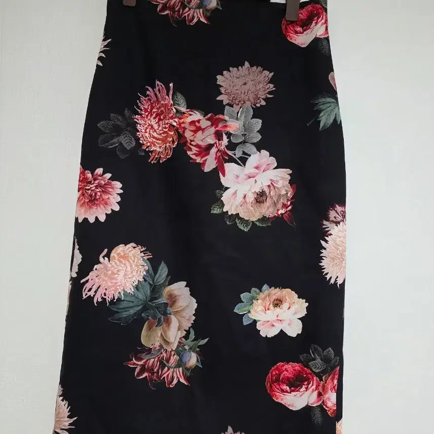 [BUNJANG] Zara Floral Pattern Midi Skirt / 자라플로럴 패턴 블랙 스커트