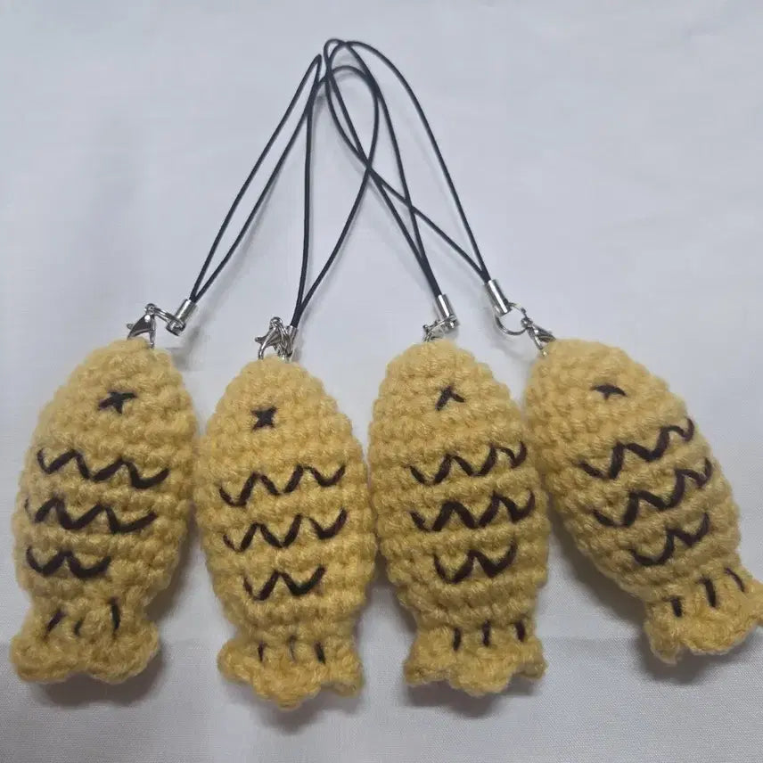 [BUNJANG] Hand-Knitted Fish-Shaped Keychain Set (4 Pieces) / 손뜨개 붕어빵 키링 4개 세트
