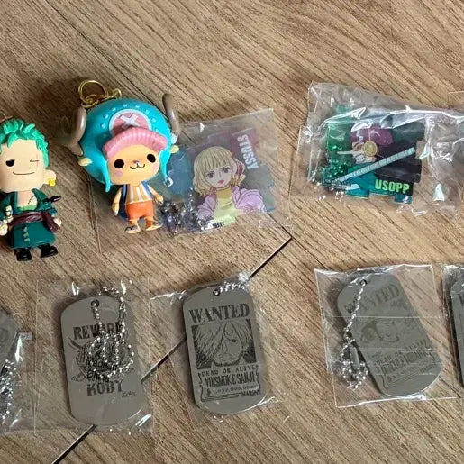 [BUNJANG] One Piece Metal & Acrylic Keychains / 원피스 메탈키링 샹크스 미호크 코비 로빈 상디
