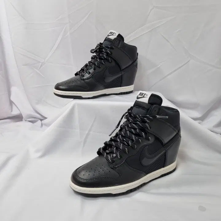 [BUNJANG] Nike Dunk Sky High Essential Black Sneakers / 두하빈티지 240 나이키 덩크 스카이 하이 에센셜 블랙 스니커즈