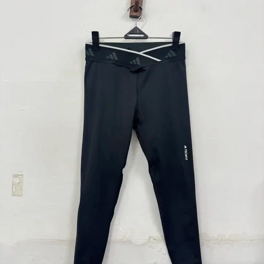 [BUNJANG] Adidas Women's Techfit Leggings / (S)아디다스 여자 테크핏 레깅스