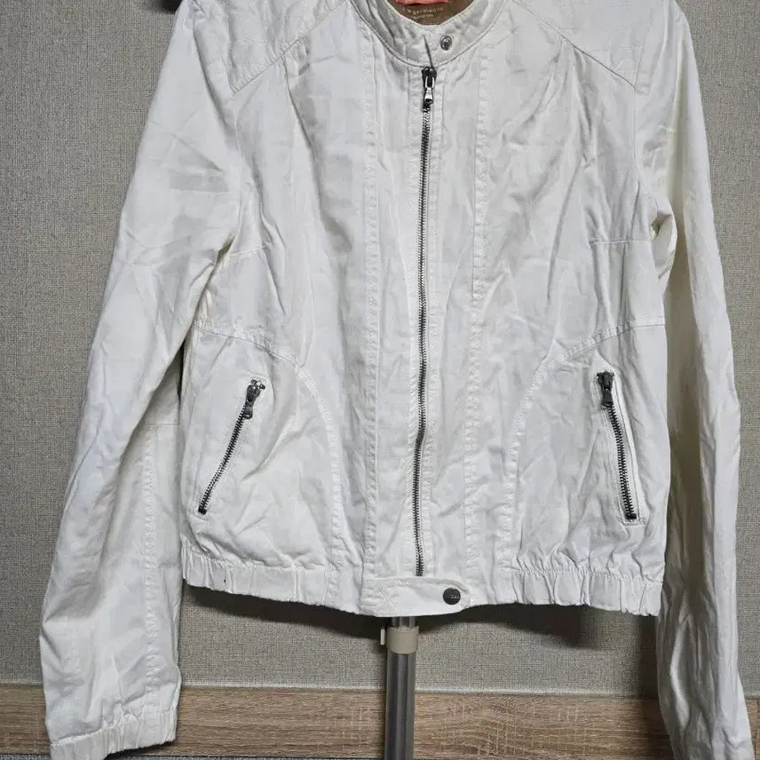 [BUNJANG] Bershka White Cropped Jacket Size 30 / Bershka 화이트 크롭 자켓 (사이즈 30)
