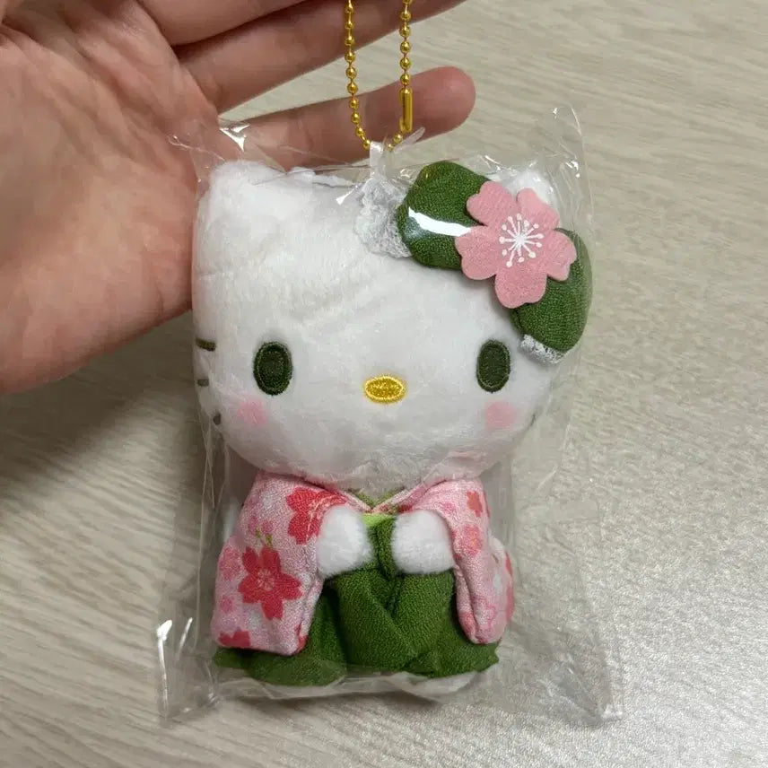 [BUNJANG] Sanrio Cherry Blossom Matcha Kitty Kimono Mascot Doll / 산리오 벚꽃 말차 키티 기모노 마스코트 인형