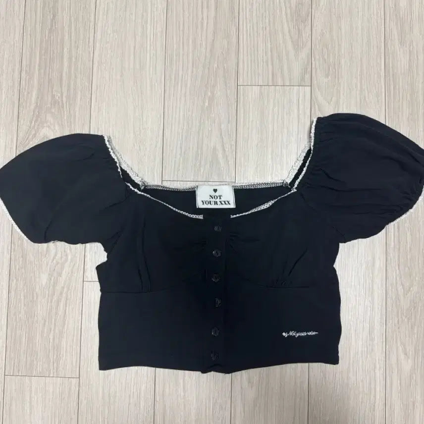 [BUNJANG] Not Your Roses Cropped Blouse Black / 낫 유어로즈 크롭 블라우스