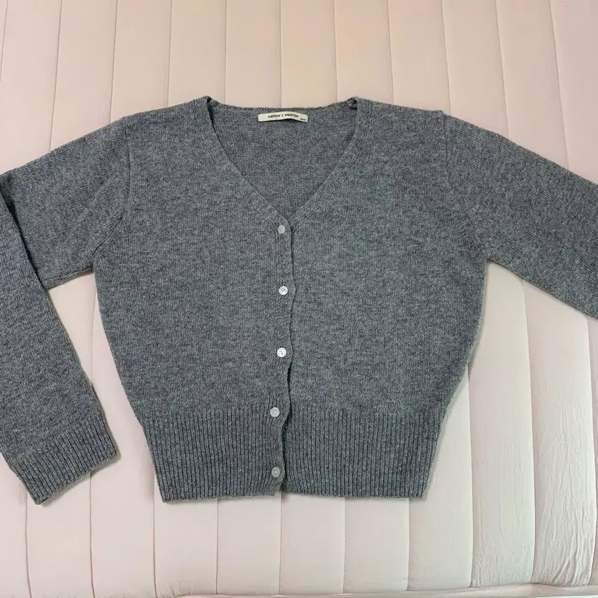 [BUNJANG] V-Neck Cardigan Grey One Size / V넥 가디건
