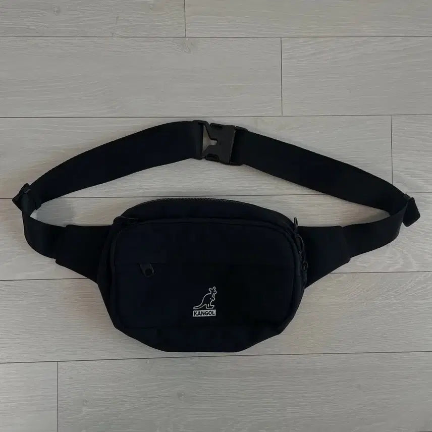 [BUNJANG] Kangol Sling Bag Black / (새상품) 캉골 슬링백 블랙