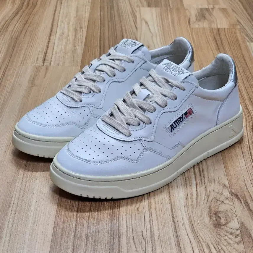 [BUNJANG] Autry Medalist Low Sneakers Size 40 (260mm) / [국내매장판] 오트리 메달리스트 로우 스니커즈 40 (260)
