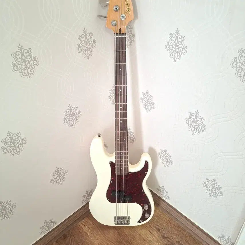 [BUNJANG] Squier Classic Vibe 60s Precision Bass / Squier Classic Vibe 60s Precision Bass 스콰이어 CV 60s 프레시전 베이스