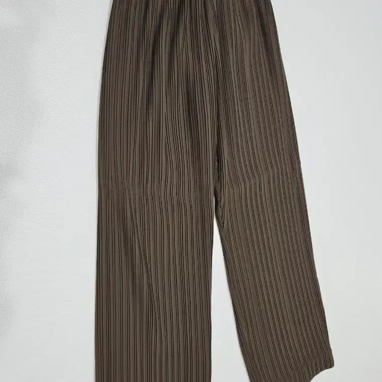 [BUNJANG] THY Ddis Seoul Khaki Long Straight Pants / thy 띠서울 카키롱 일자팬츠