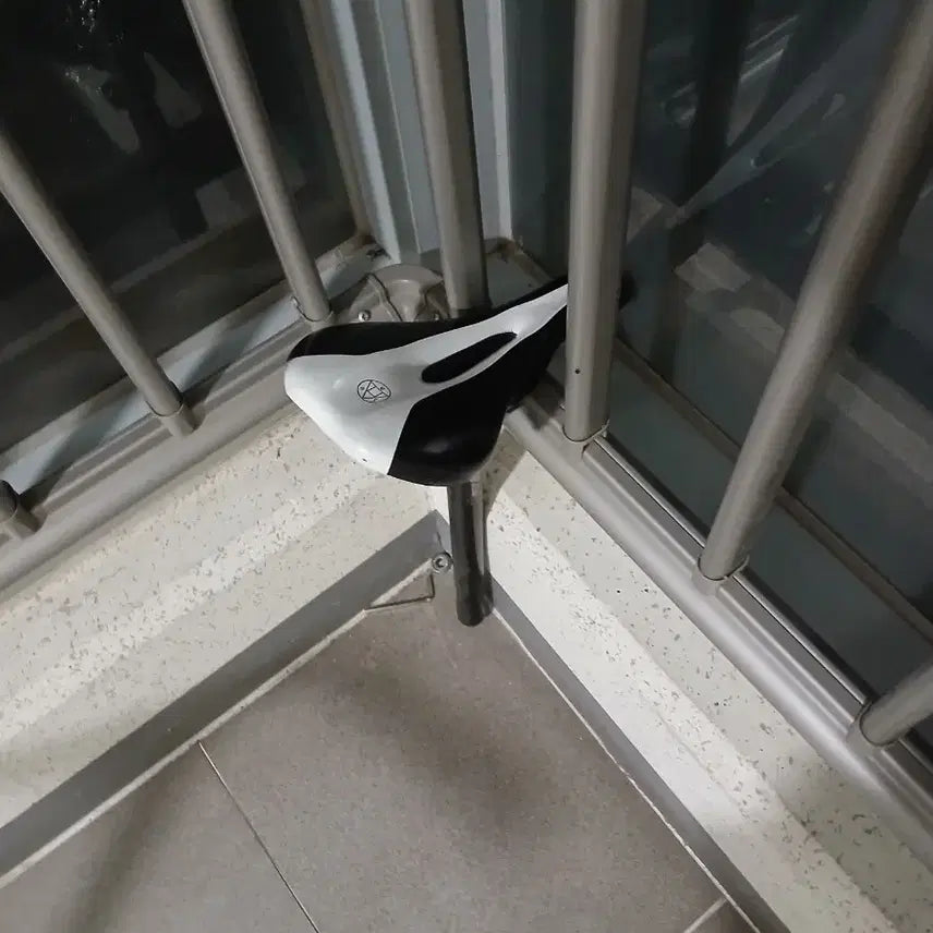 [BUNJANG] Unknown Oreo Saddle with Standard Size Seatpost - Fixie Saddle Set / 언노운 오레오 안장,기본 사이즈 싯포스트 픽시 안장셋