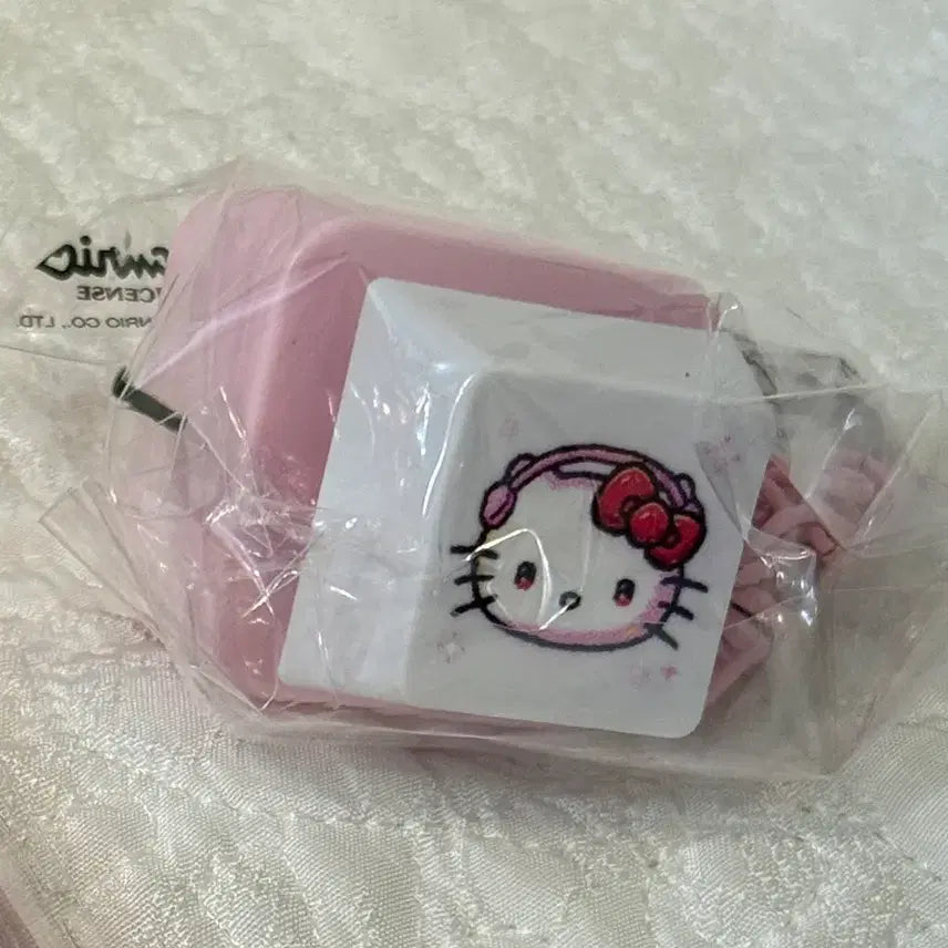 [BUNJANG] S Nature Hello Kitty Giant Keycap Keyring (Sealed) / [미개봉] 올리브영 에스네이처 헬로키티 대왕 키캡 키링