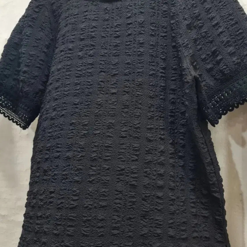 [BUNJANG] Compania Black Embossing Blouse / 꼼빠니아 블랙 엠보싱 블라우스 55~66