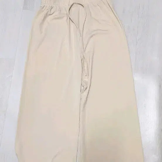 [BUNJANG] Beige Wide Flowy Pants / 새상품) 베이지 와이드 찰랑 팬츠