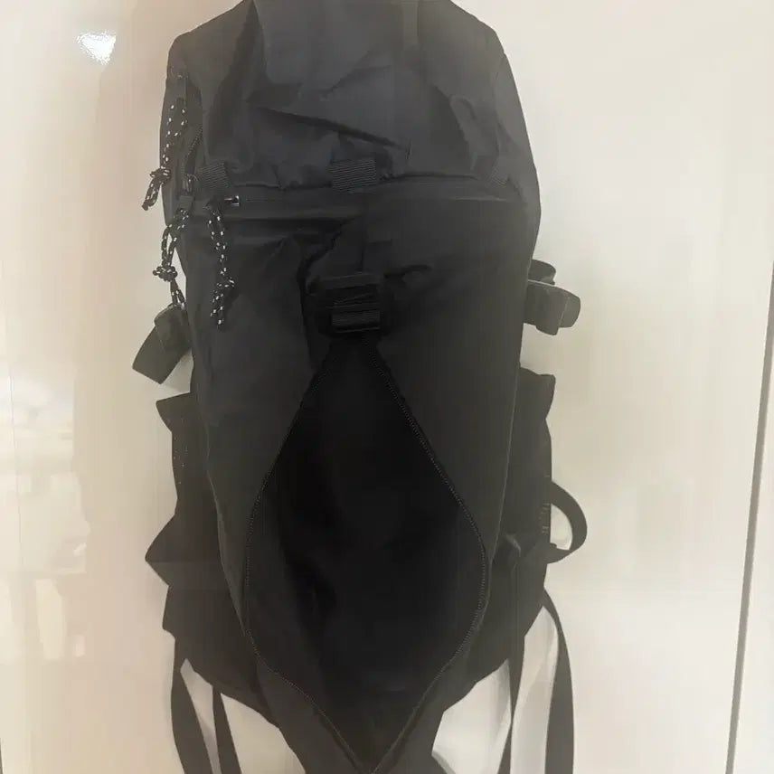 [BUNJANG] On Running Black Backpack / 온런닝 블랙 백팩