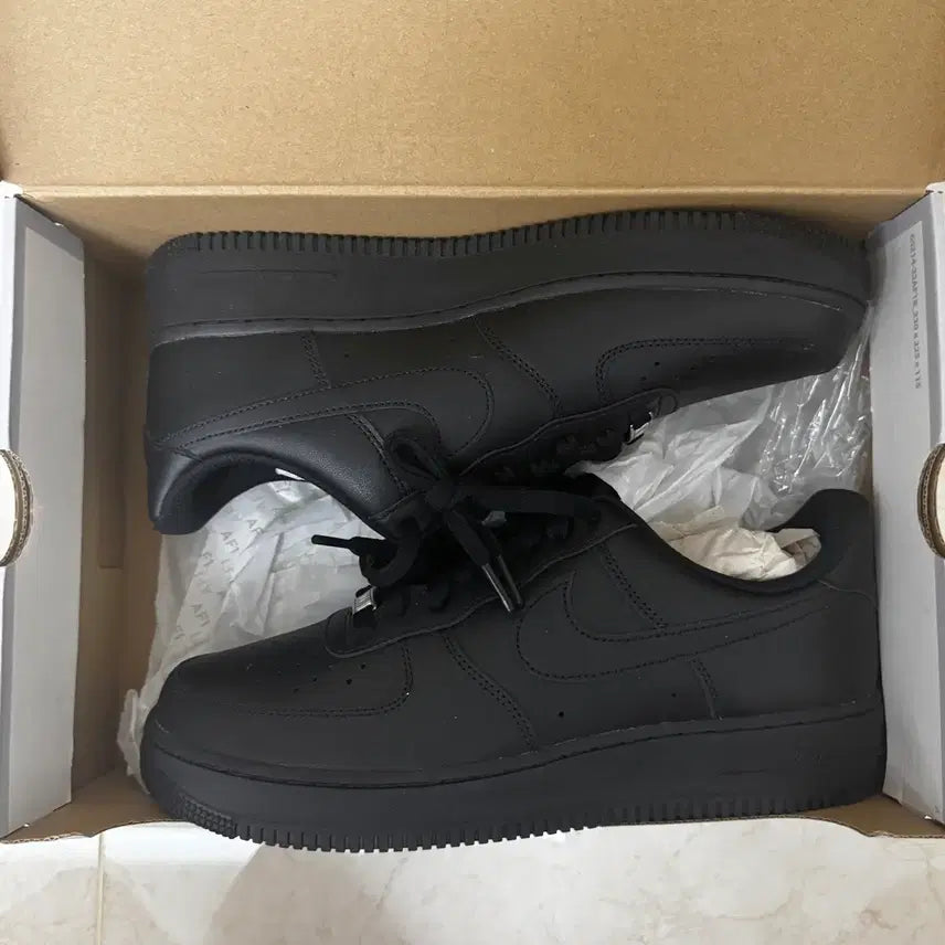 [BUNJANG] Nike Air Force 1 '07 Low Triple Black (280) / (새 제품) 나이키 에어포스 1 '07 로우 트리플 블랙 280
