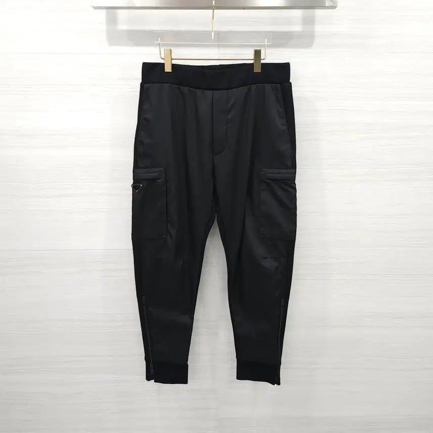 [BUNJANG] Prada Black Triangle Logo Nylon Technical Cargo Pants M / M / 프라다 블랙 삼각로고 나일론 테크니컬 카고 팬츠 UJP156