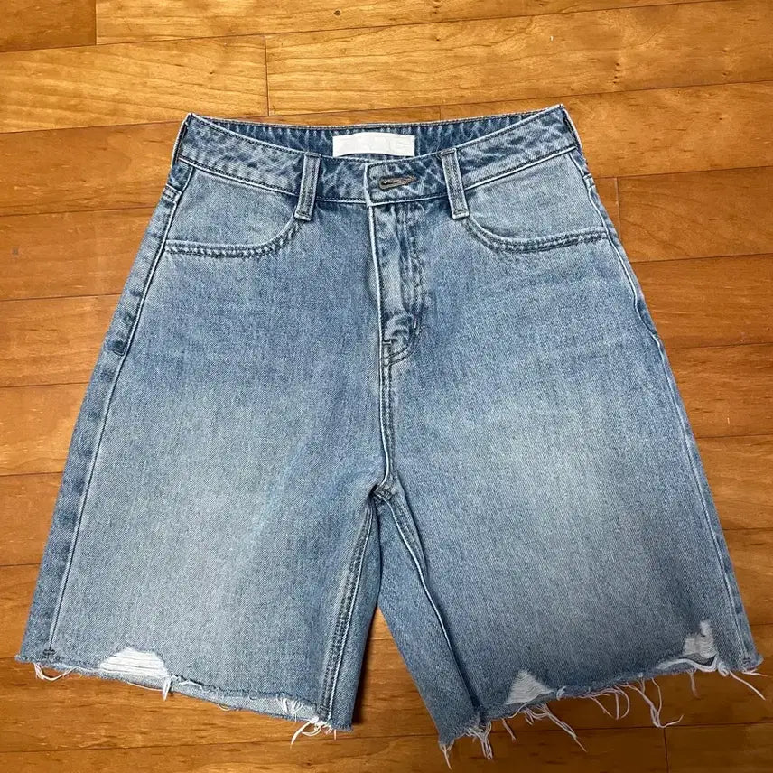 [BUNJANG] Plac Shorts (Size 25) / 플랙 반바지(25)