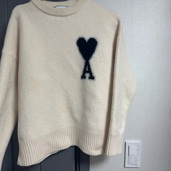 [BUNJANG] AMI Paris Small Heart Logo Knit Ivory / 아미 스몰 하트 로고 니트 아이보리