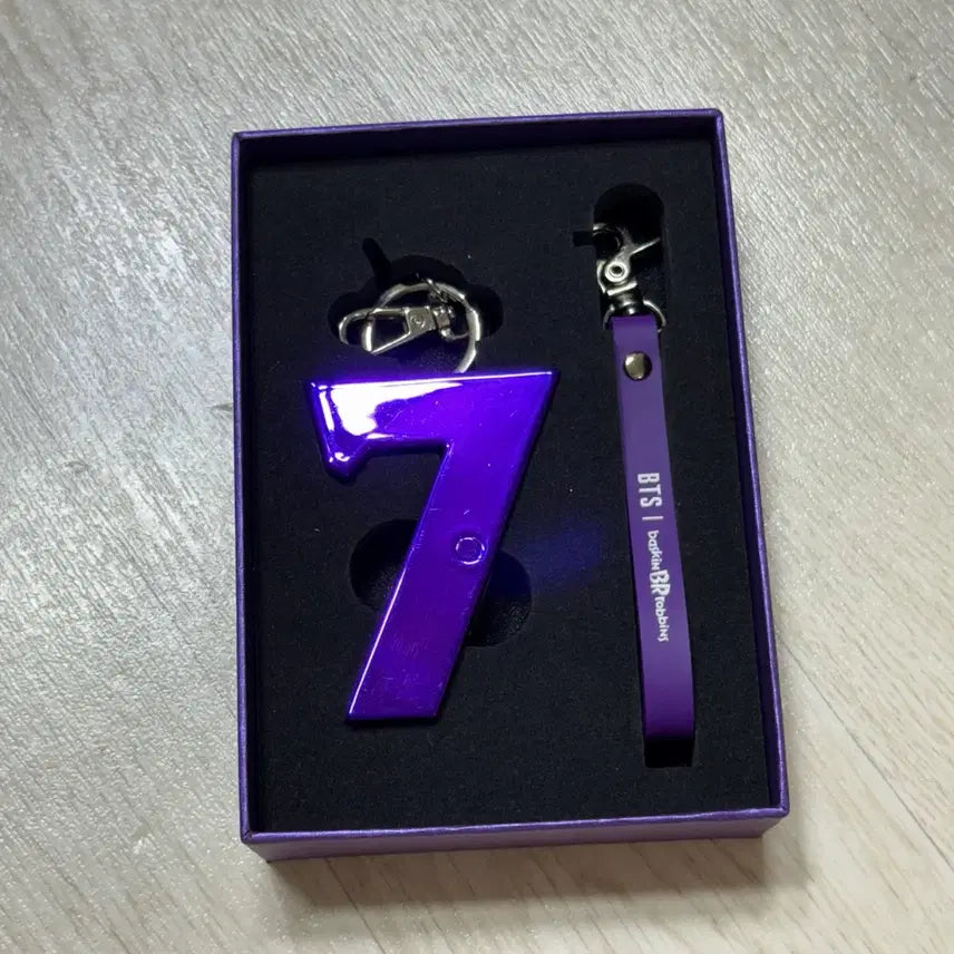 [BUNJANG] BTS X Baskin Robbins 7 Keychain / BTS X 배스킨라빈스 7 키링