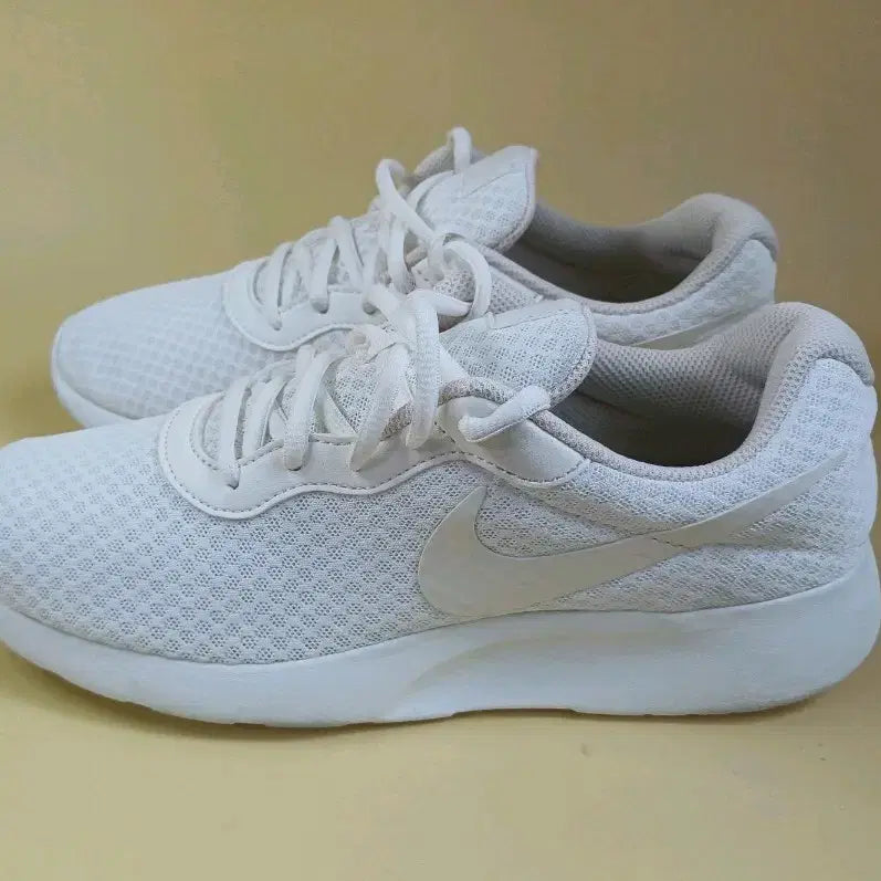 [BUNJANG] Nike Tanjun White 250mm Sneakers / 나이키 탄준 화이트 250mm 운동화