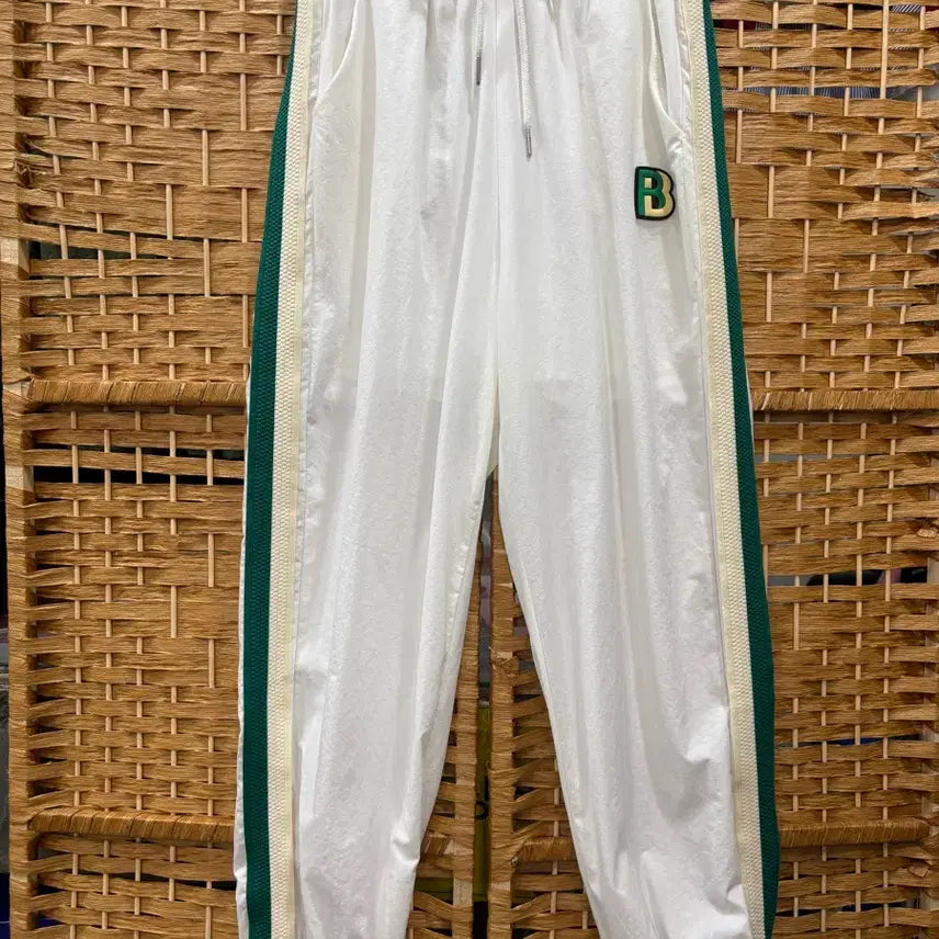 [BUNJANG] White Training Jogger Pants with Striped Accents / 트레이닝 바지