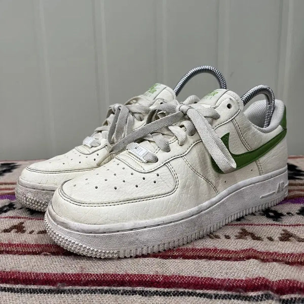 [BUNJANG] Nike Air Force 1 '07 White Sneakers / 나이키 에어포스1 '07 화이트 스니커즈 225 X03673