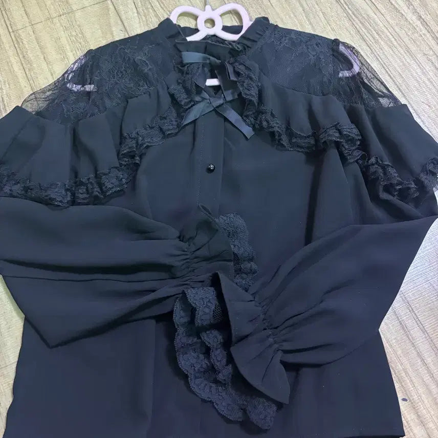 [BUNJANG] Lojita Cape Frill Blouse - Black / 로지타 케이프프릴 블라우스 블랙 지뢰계 양지뢰 양산형