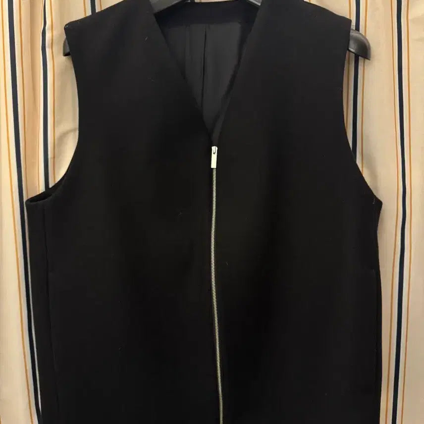 [BUNJANG] COS Black Wool Vest L Size / COS 블랙 울 베스트 L사이즈(새상품)