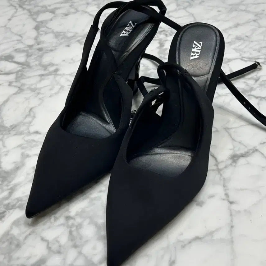 [BUNJANG] Zara Black Strap Heels Size 37 / 자라 블랙 스트랩 힐 37