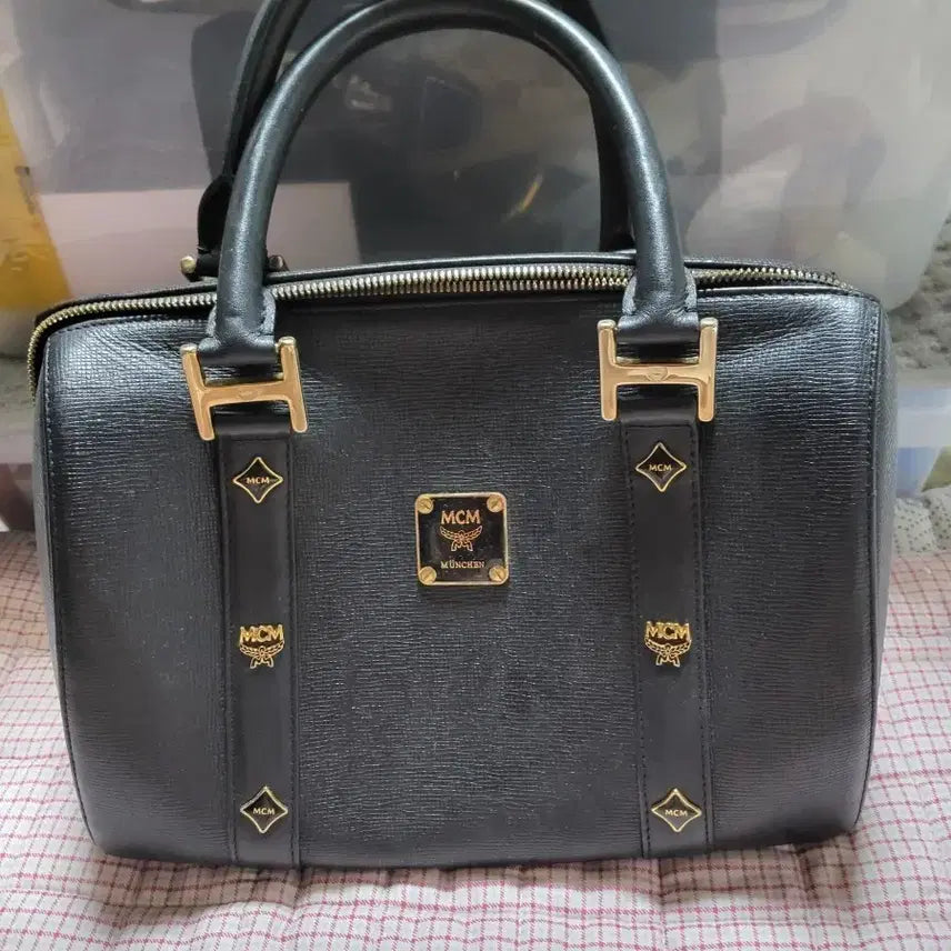 [BUNJANG] MCM Emblem Crossbody Bag / 엠씨엠 가방 성주택 있어요