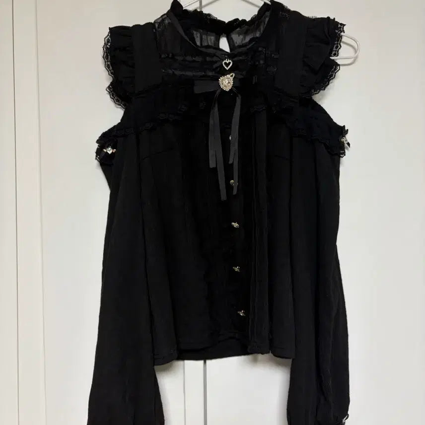 [BUNJANG] Liz Lisa Off-Shoulder Blouse - Black / 리즈리사 오프숄더 블라우스 블랙