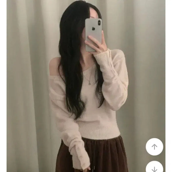 [BUNJANG] Baron Button Point One-Shoulder Wool Boucle Off-Shoulder Long Sleeve Knit / 배론 버튼 포인트 원숄더 울 보카시 오프숄더 긴팔니트