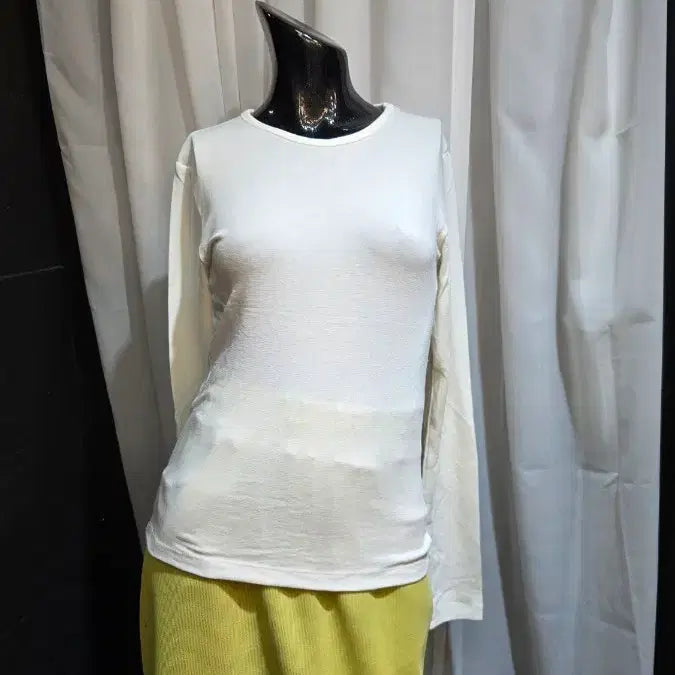 [BUNJANG] White Soft Round Neck Long Sleeve T-Shirt / 화이트 부들 부들 라운드 긴팔