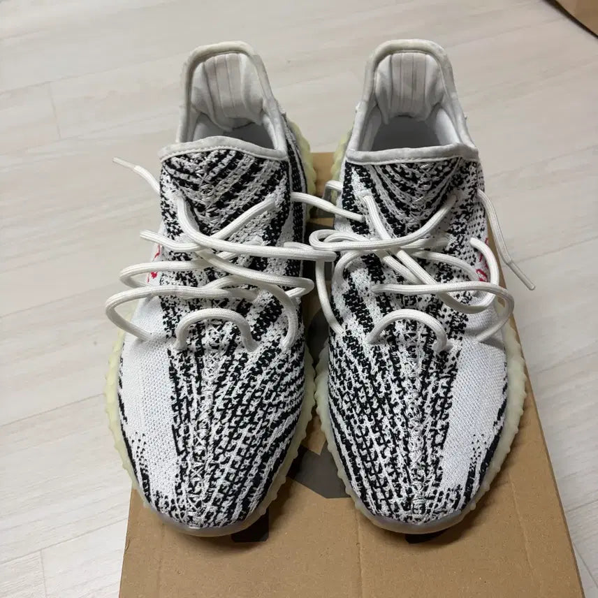[BUNJANG] Adidas Yeezy Boost 350 V2 Zebra / 아디다스 이지부스트 350 V2 지브라 285 상태S+